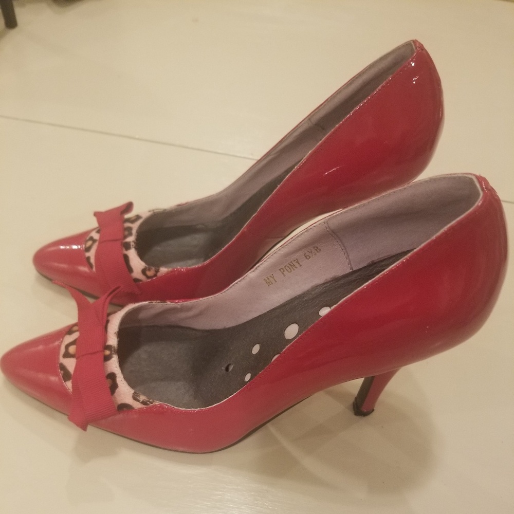 N.Y.L.A. Red heels.